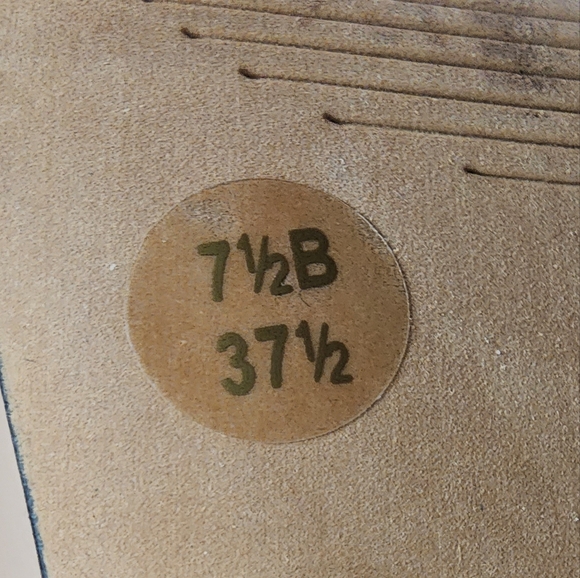 Womens 7.5B Jessica Simpsons heels. Beautiful shows 🔥. - Picture 5 of 5